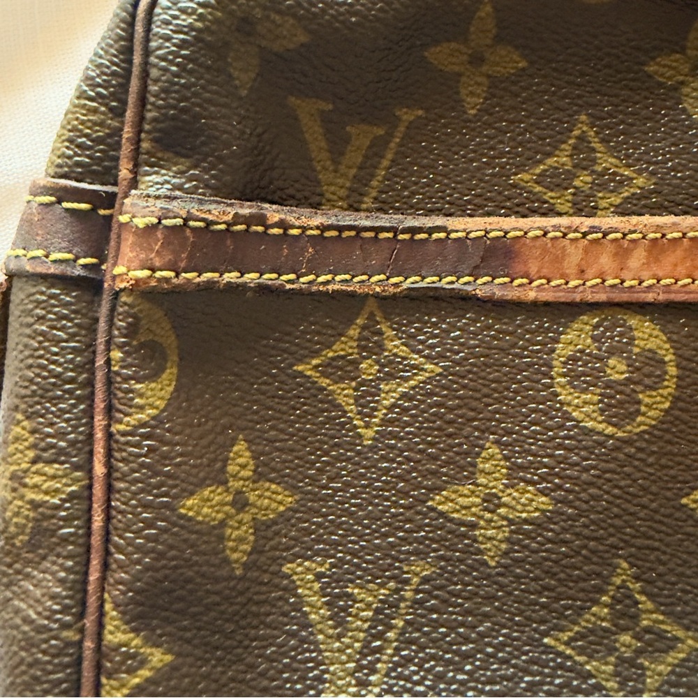 Authentic Louis Vuitton Compiegne 23 Clutch Toiletry Pouch - Picture 3 of 13